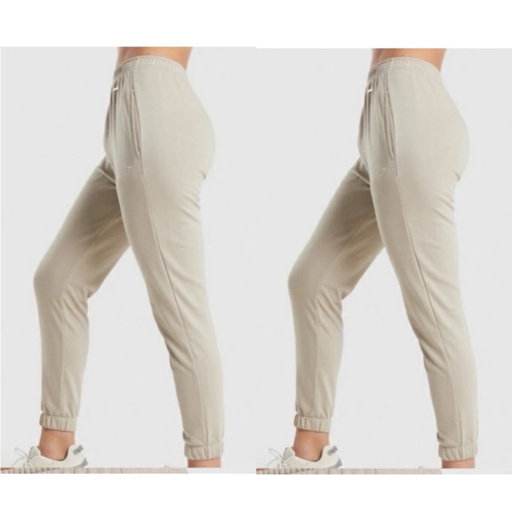Whitney simmons x gymshark sweat pants. No tag. Size medium. Good condition.